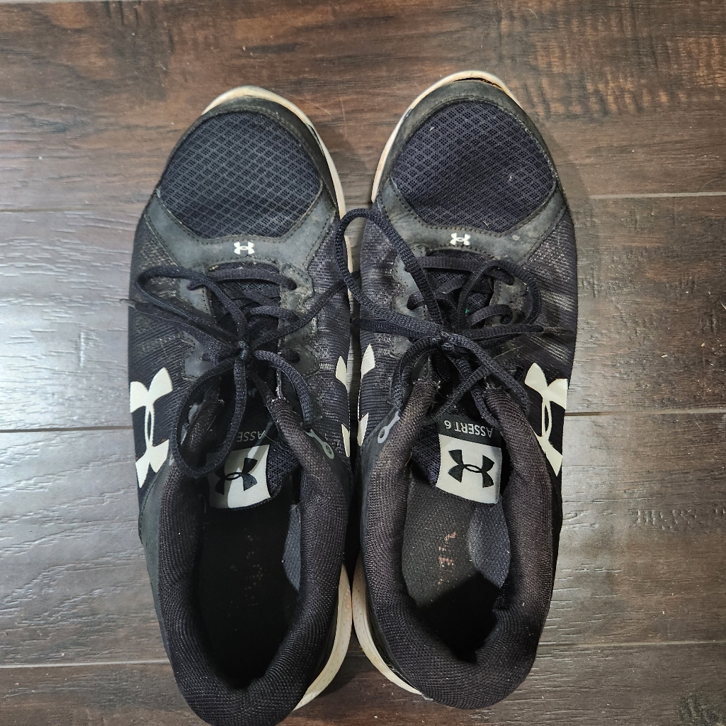 Under Armour Assert 6